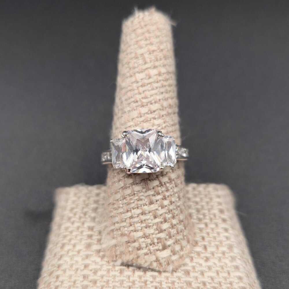 Size 8.75 Sterling Silver Quality Cubic Zirconia Gems Ring A6504